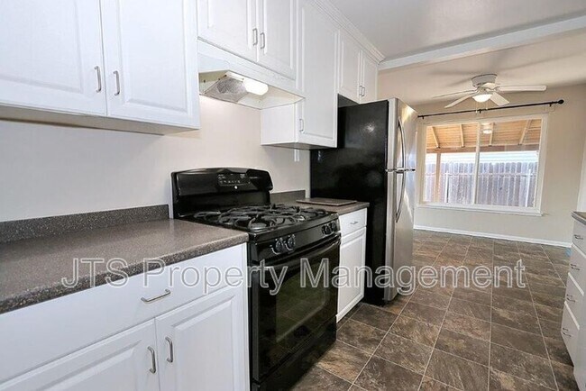 Building Photo - 10624 Chardonay Dr