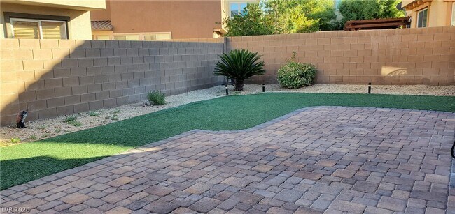 Building Photo - 382 Dogleg Dr
