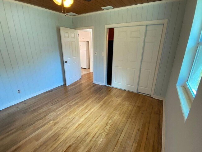 Building Photo - Sunrise Dr. Duplex