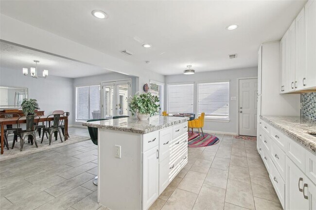 Building Photo - 14115 Briarhills Pkwy