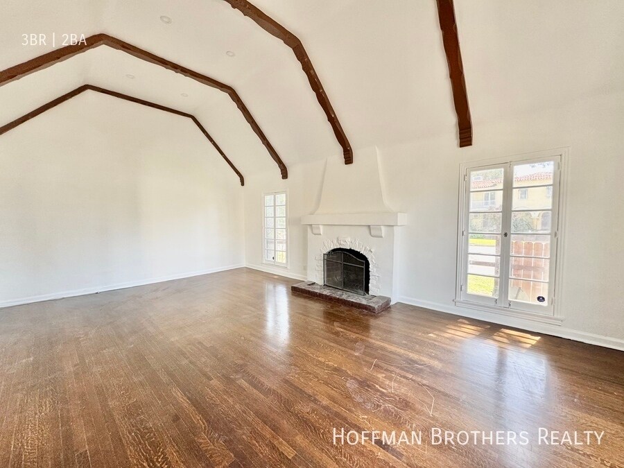 Building Photo - 302 N Mansfield Ave