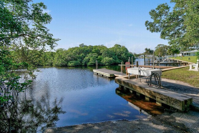 Building Photo - 1004 Stillwater Dr