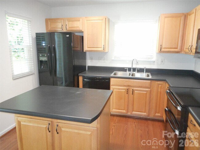 Building Photo - 322 Deep Water Ln