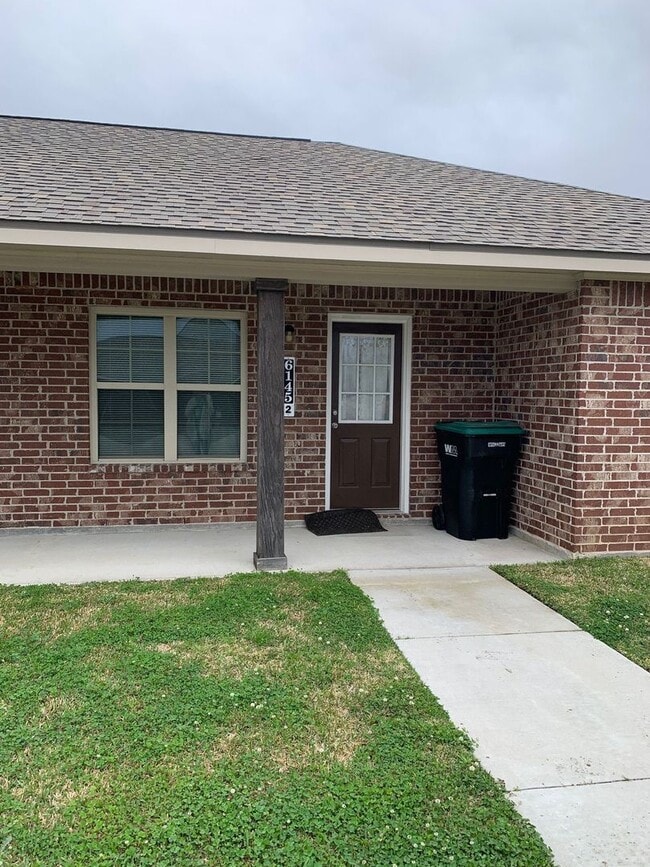 Primary Photo - 2 bedroom 2 bathroom duplex