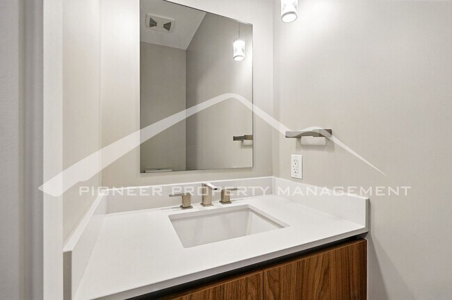 Building Photo - Modern Condo with Washer/Dryer and Central AC