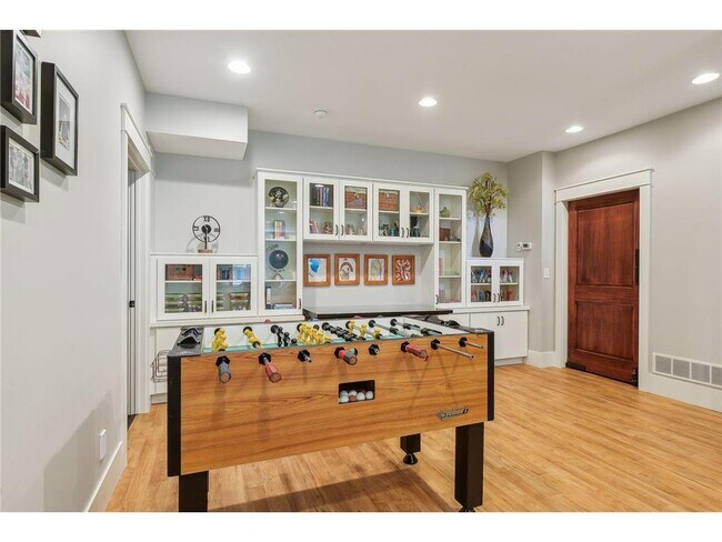 Building Photo - 4015 Wood End Dr