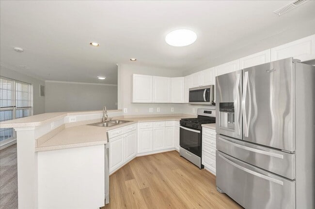 Building Photo - Wonderful Condo For Lease