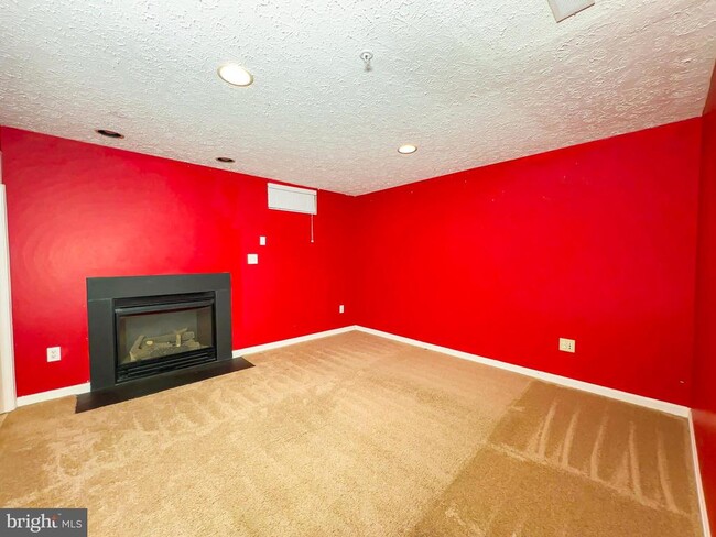 Building Photo - 4826 Buxton Cir