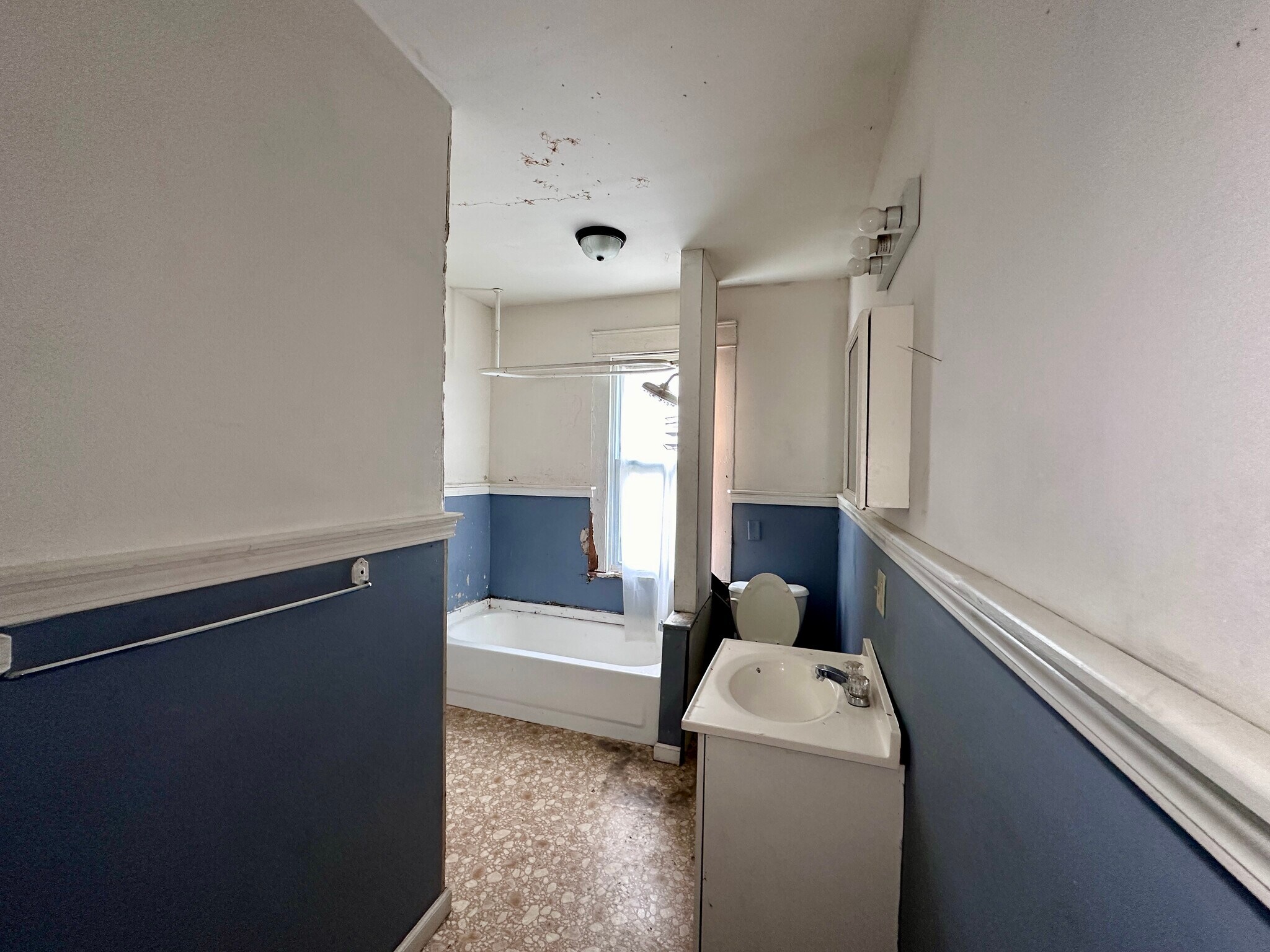 Building Photo - 512 Electric St