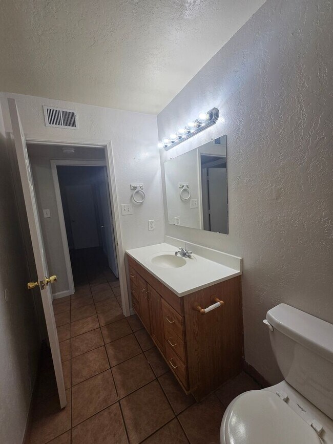 Building Photo - Comfortable 2 Bedroom Rio Rancho Apartment