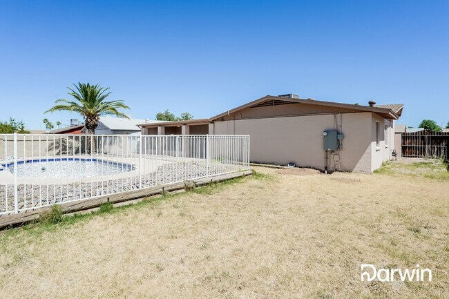 Building Photo - 1815 W Charleston Ave