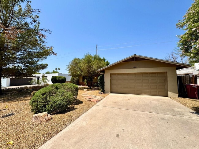 Building Photo - 8238 E Vista Dr