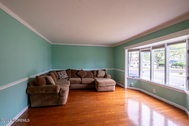 Building Photo - 614 Dow Ave