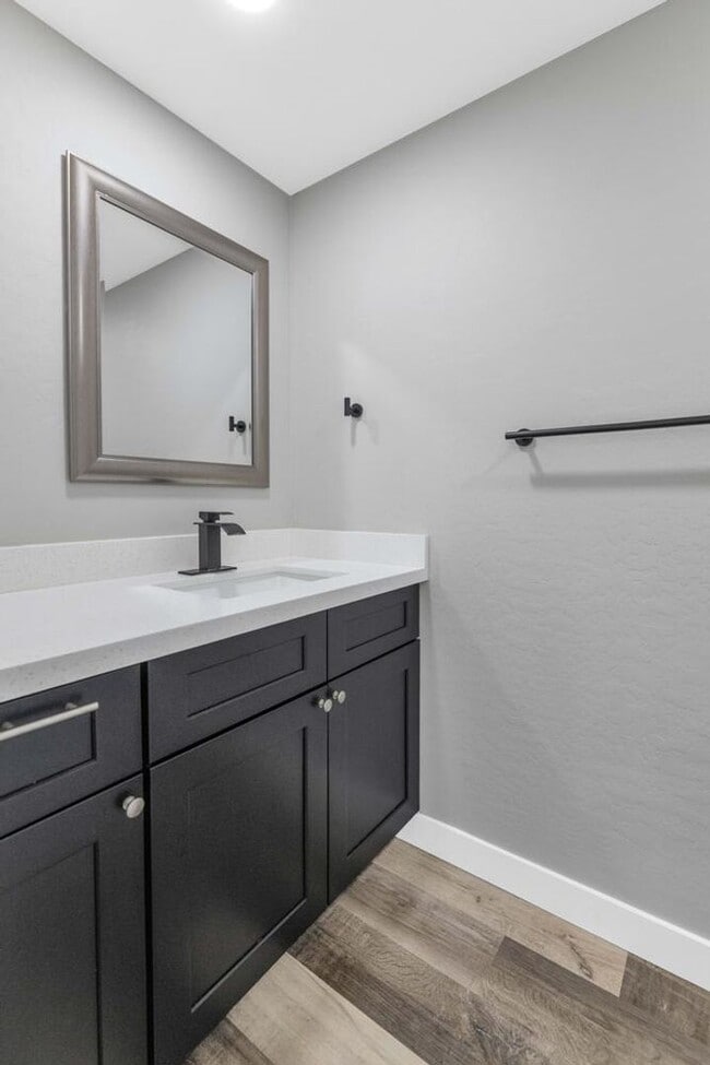 Building Photo - 2509 E Broadway Rd