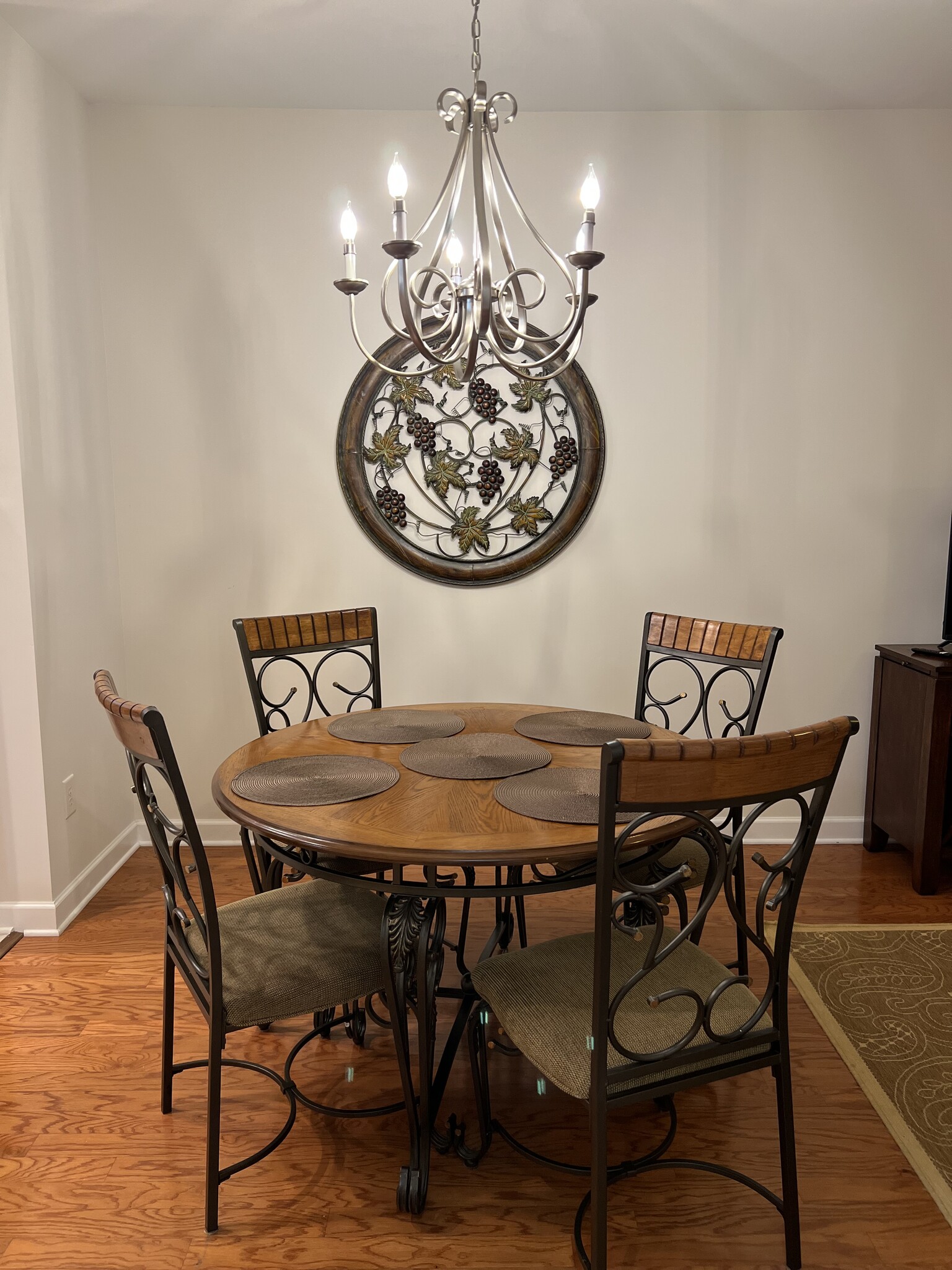 Dining area - 981 B Hackler Street