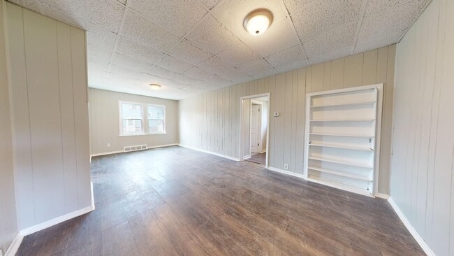 Building Photo - 4023 Valley Rd