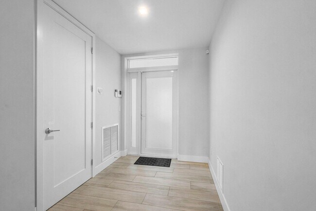 Building Photo - 1 S Palmway