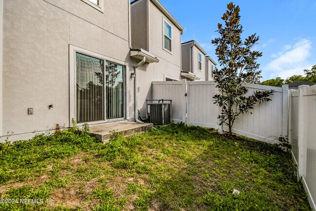 Building Photo - 556 Eiseman Wy