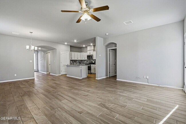 Building Photo - 12365 Desert Vista Ave