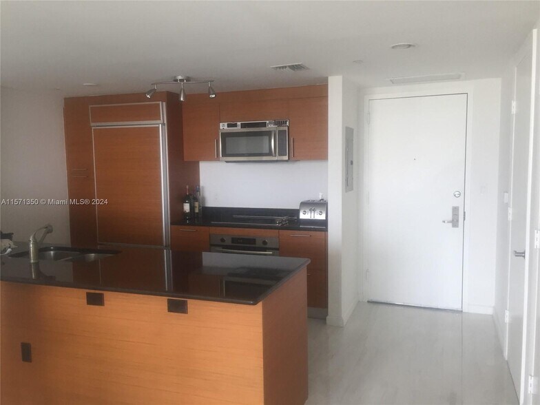 Building Photo - 50 Biscayne Blvd
