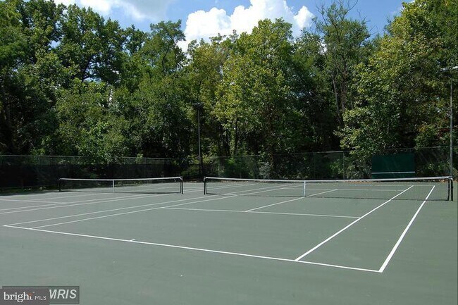 Building Photo - 4600 S Four Mile Run Dr