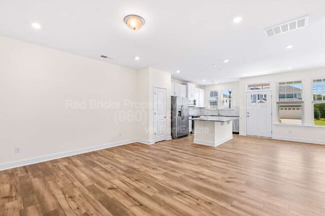 Building Photo - 1528 Cedar Tree Dr