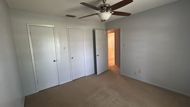 Building Photo - 1412 Woodbridge Dr