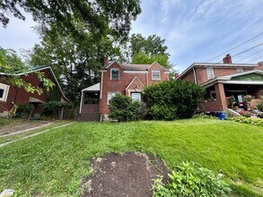 Building Photo - Adorable 2 Bed 1 Bath Home in Brookline W/dedicated office/library space!