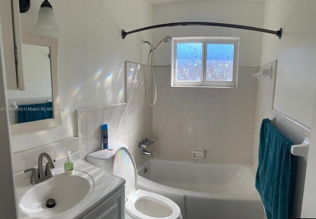 Building Photo - 2838 Madison St