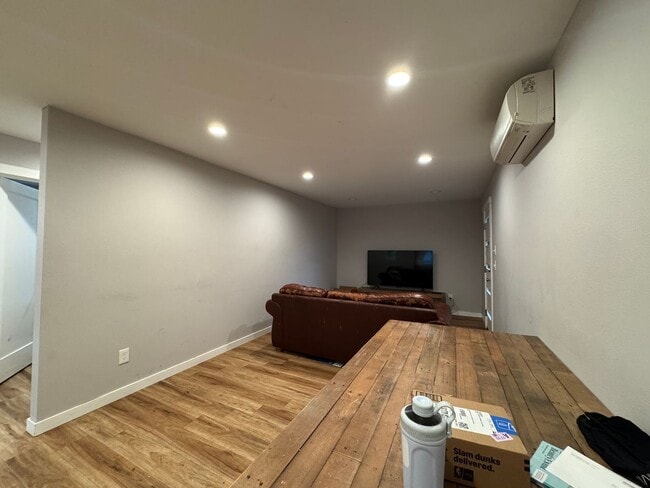 Building Photo - 6 Bed 5 Bath House Newer Updated Near Happy Valley, Fairhaven, WWU