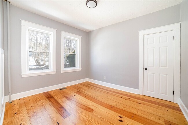 Building Photo - 5 Maple Ave