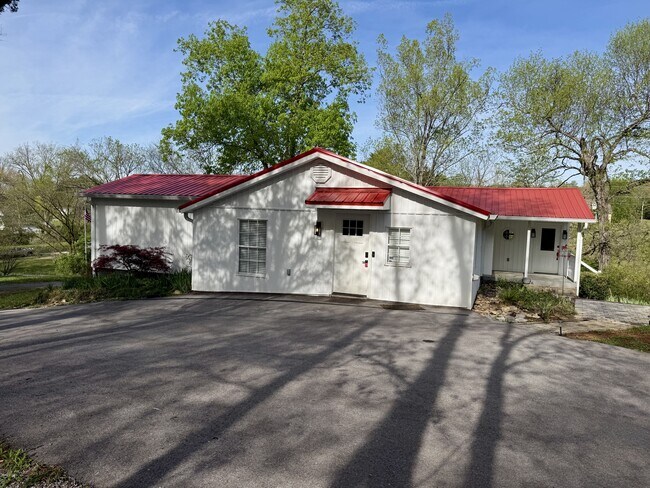 Building Photo - 740 Finn Long Rd