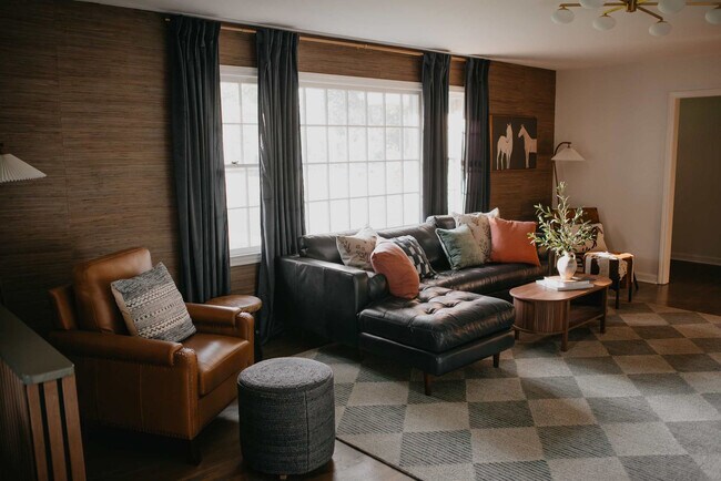 Building Photo - 946 Magnolia St SE