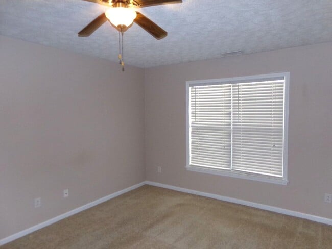 Building Photo - Charming Triplex in Havelock