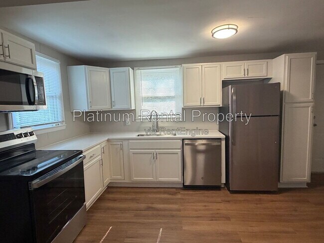 Building Photo - 3224 Forrest Hills Dr SW