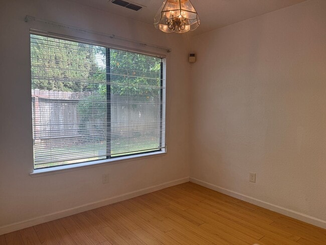 Building Photo - 832 Morissette Way