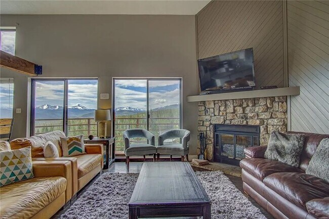 Building Photo - Buffalo Ridge - Spacious unit with Wifi, Covered Parking & Clubhouse