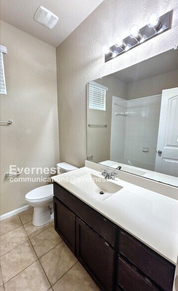 Building Photo - 2880 Donnell Dr