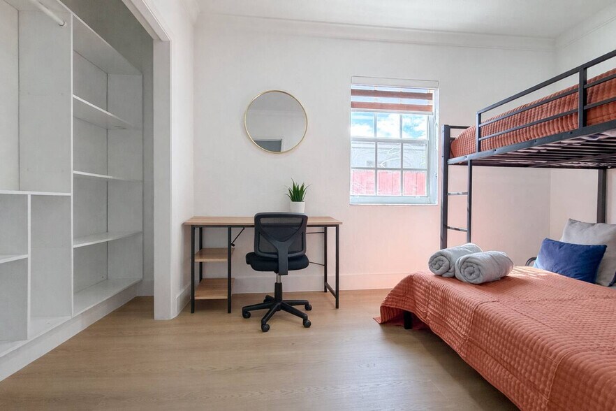 Building Photo - 340 Tamiami Canal Rd