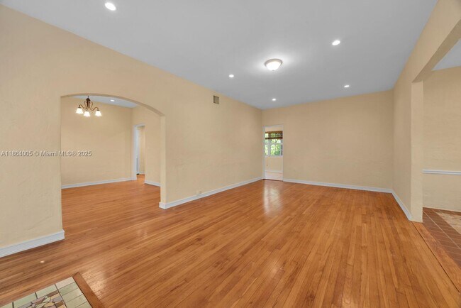 Building Photo - 46 Montilla Ave