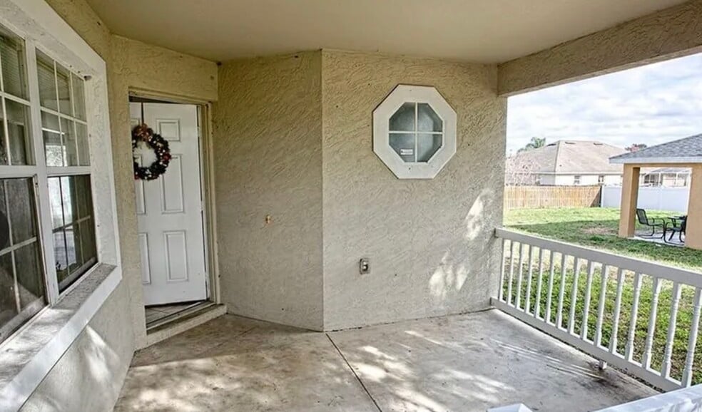 Building Photo - 2624 Hollow Ln