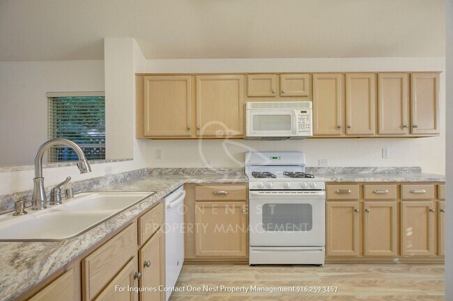 Building Photo - Welcome to Your Dream 55+ Oasis in Sun City Roseville!