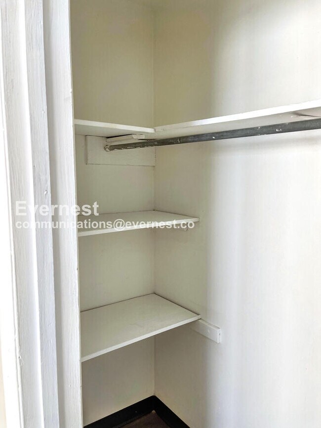 Building Photo - 1512 11th Ave N