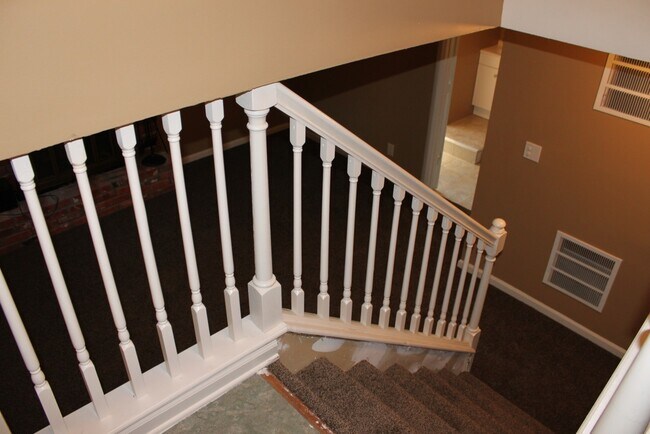 Building Photo - AVAILABLE NOW! Beautiful 3 Bedroom Home in...