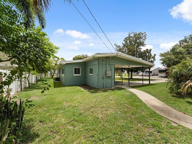 Building Photo - 600 Lakeshore Blvd