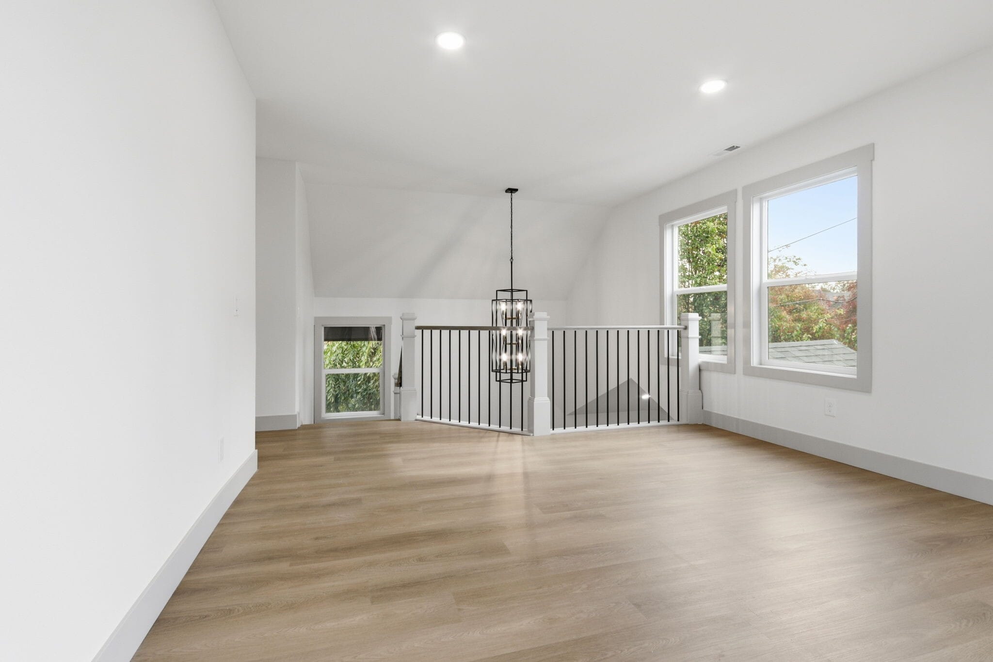 Building Photo - 437 NE Fargo St