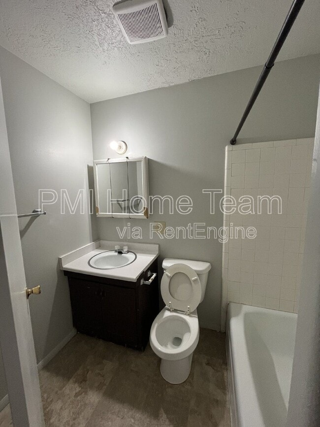 Building Photo - 1036 Healy St