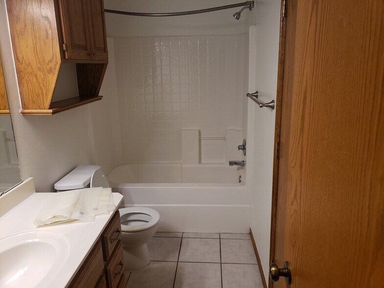 2nd Bathroom - 1717 SW 33rd St