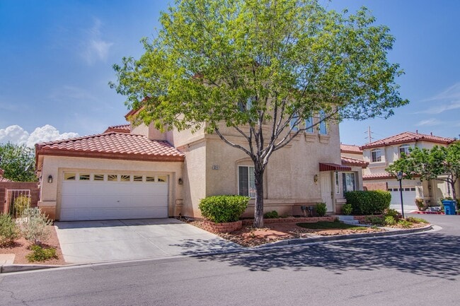 Building Photo - 4 bedroom 3 bath centrally located home