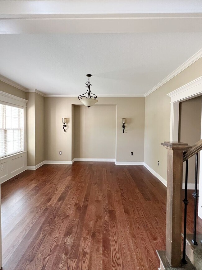 Building Photo - SEE IT NOW: Luxury 5-Bed Home in Wilshire ...
